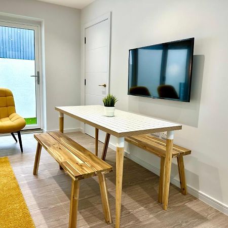 Stunning Brand New House - Sleeps 6 - Free Parking - Great Location - Fast Wifi - Smart Tv - Close To Poole & Bournemouth & Sandbanks Екстериор снимка