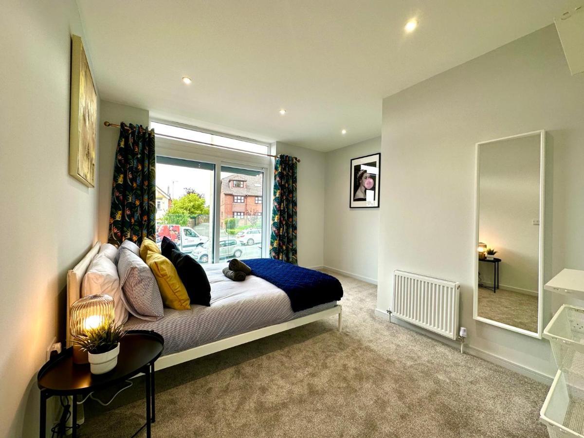 Stunning Brand New House - Sleeps 6 - Free Parking - Great Location - Fast Wifi - Smart Tv - Close To Poole & Bournemouth & Sandbanks Екстериор снимка