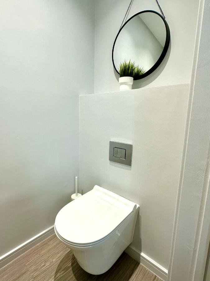 Stunning Brand New House - Sleeps 6 - Free Parking - Great Location - Fast Wifi - Smart Tv - Close To Poole & Bournemouth & Sandbanks Екстериор снимка