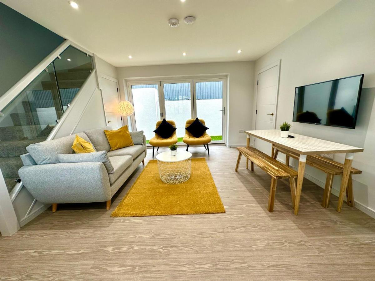 Stunning Brand New House - Sleeps 6 - Free Parking - Great Location - Fast Wifi - Smart Tv - Close To Poole & Bournemouth & Sandbanks Екстериор снимка