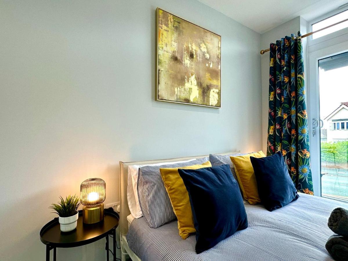 Stunning Brand New House - Sleeps 6 - Free Parking - Great Location - Fast Wifi - Smart Tv - Close To Poole & Bournemouth & Sandbanks Екстериор снимка